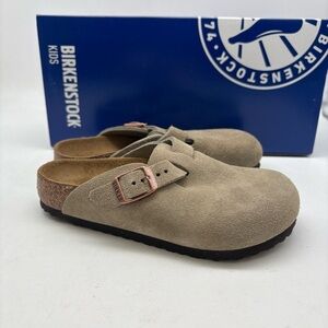 Birkenstock Kids Boston Clogs in Taupe